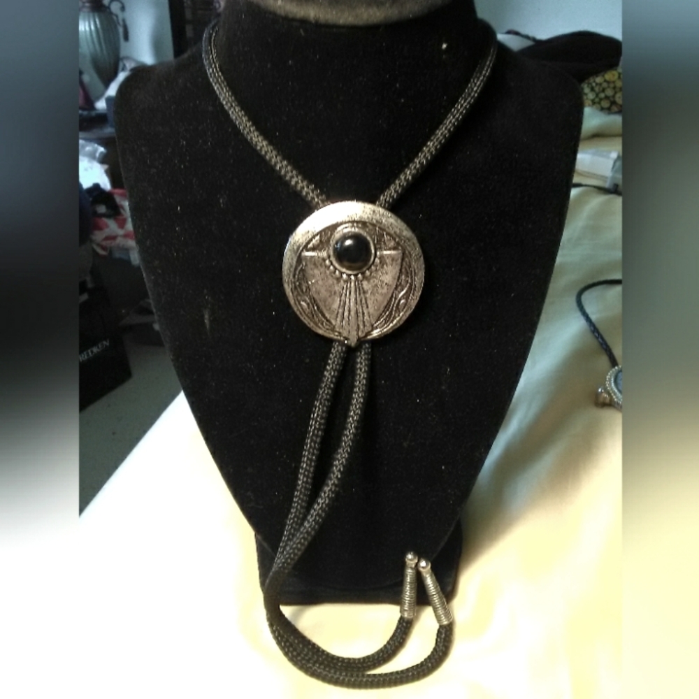 VINTAGE BOLA Black ROPE & Silver METAL INTRICATE ARROWHEAD DESIGN